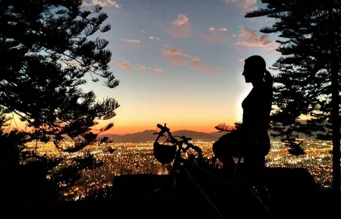 Tour en bicicleta Privado Cerro San Cristobal Nocturno 🕖7.30 pm