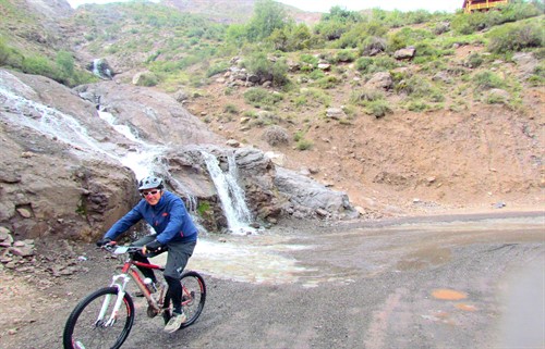 Tour Cajon del Maipo & Embalse el Yeso en bicicleta
